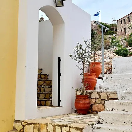 Voula's Traditional House Case de vacanță